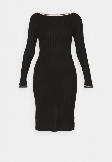 Вязаное платье