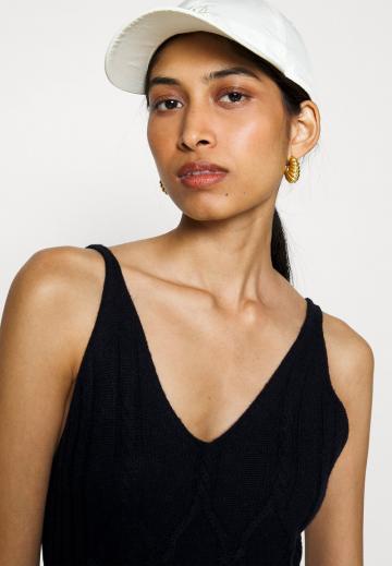 Вязаное платье