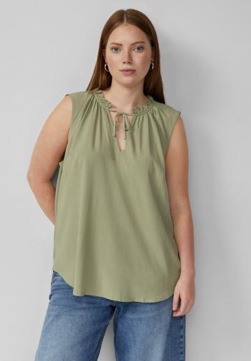 Блузка без рукавов