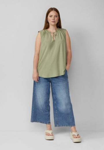 Блузка без рукавов