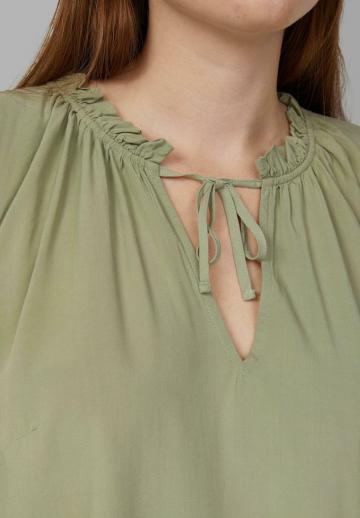 Блузка без рукавов