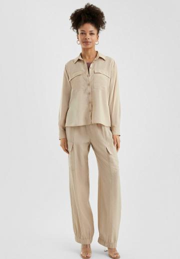 Брюки с накладными карманами