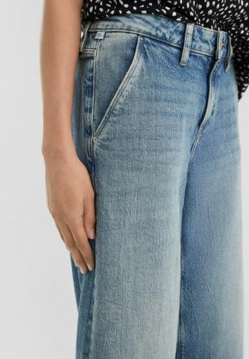 Короткие джинсы