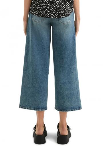 Короткие джинсы