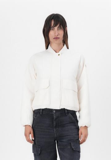 Куртка с накладнымит карманами