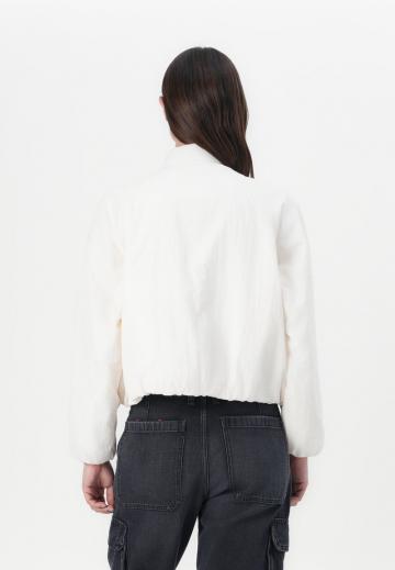 Куртка с накладнымит карманами