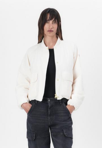 Куртка с накладнымит карманами