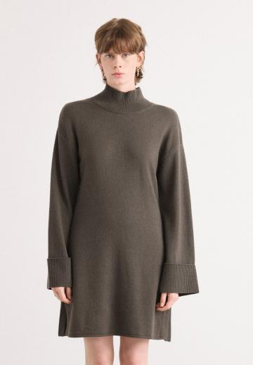 Вязаное платье