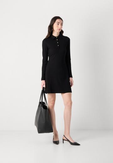 Вязаное платье