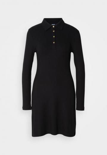 Вязаное платье