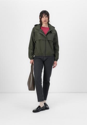 Куртка с накладнымит карманами