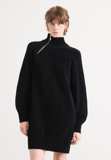Вязаное платье
