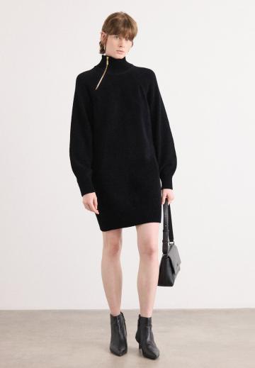 Вязаное платье
