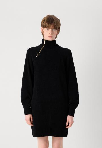 Вязаное платье