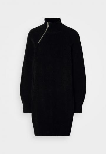 Вязаное платье