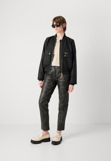 Куртка с накладнымит карманами