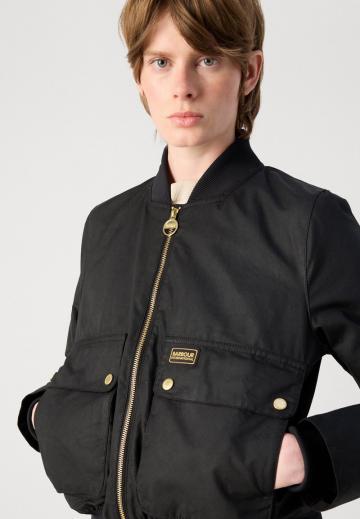 Куртка с накладнымит карманами