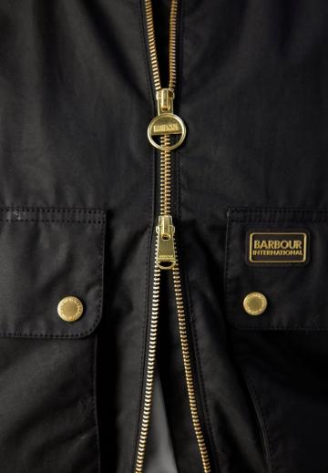 Куртка с накладнымит карманами