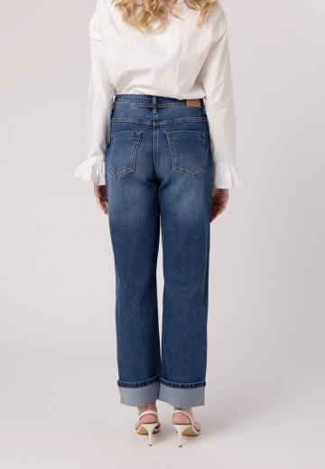 Прямые джинсы
