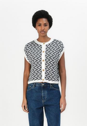 Вязаная кофта