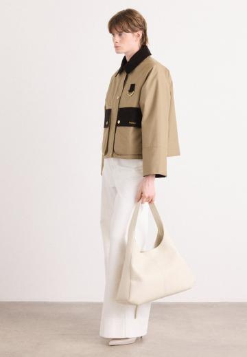 Куртка с накладнымит карманами