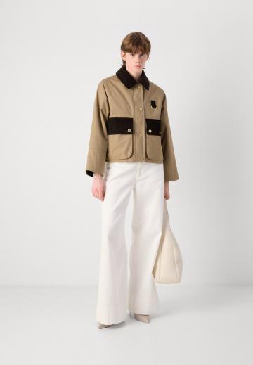 Куртка с накладнымит карманами