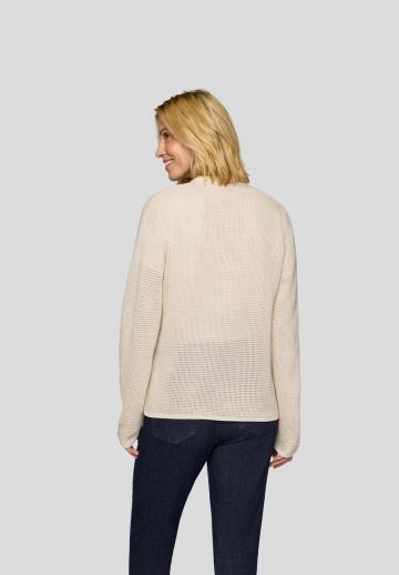 Вязаный жилет