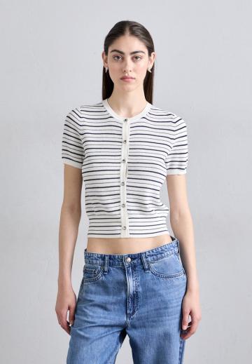 Вязаная кофта