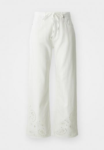 Джинсы бойфренда