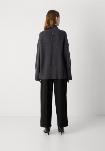 Длинный пуловер