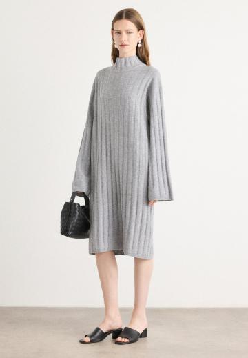 Вязаное платье