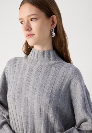 Вязаное платье