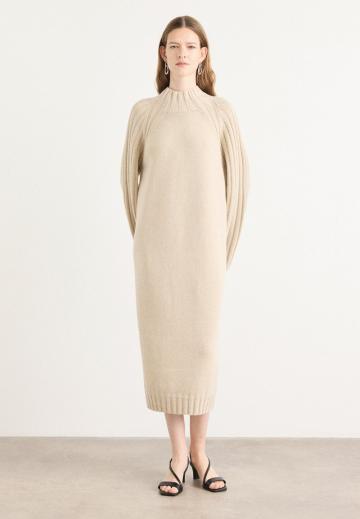 Вязаное платье