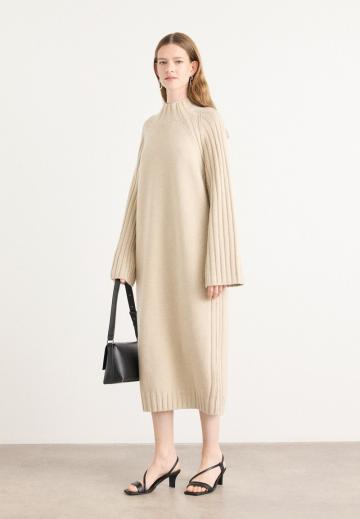 Вязаное платье