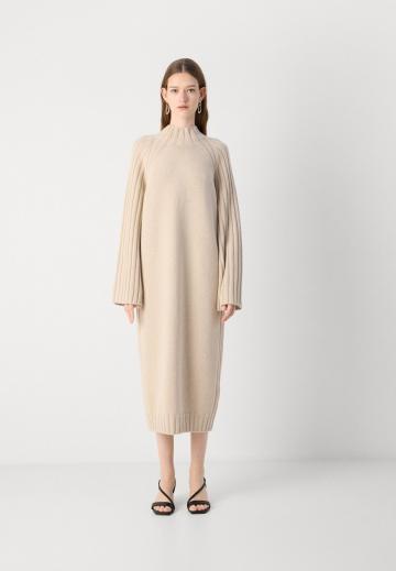 Вязаное платье