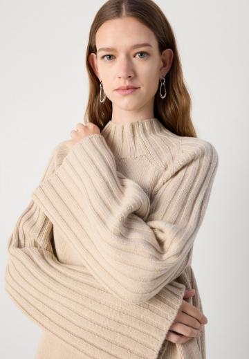 Вязаное платье