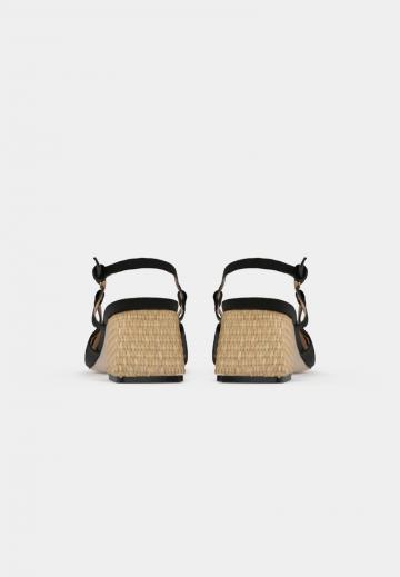 Туфли с ремешком