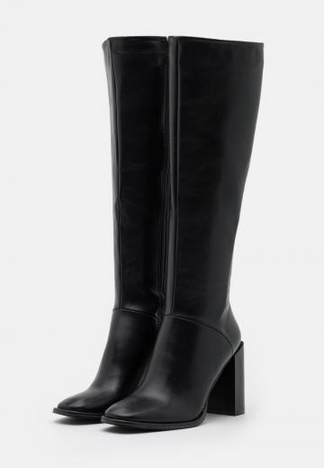 Высокие сапоги