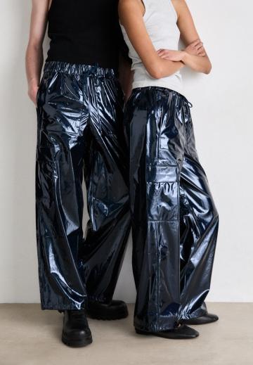 Брюки с накладными карманами