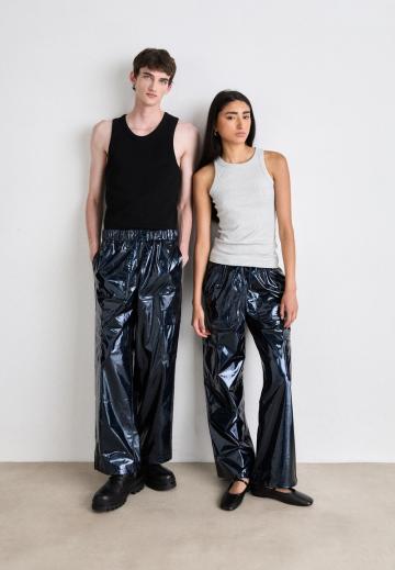 Брюки с накладными карманами