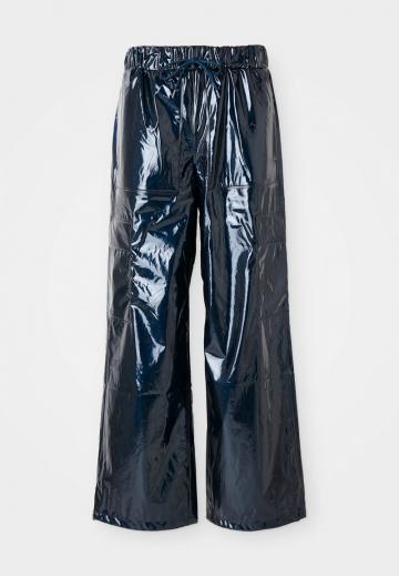 Брюки с накладными карманами