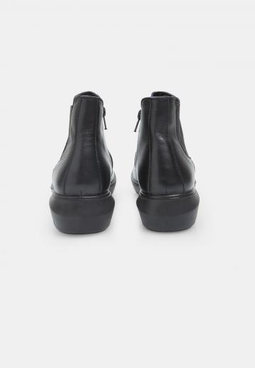 Сапожки на танкетке