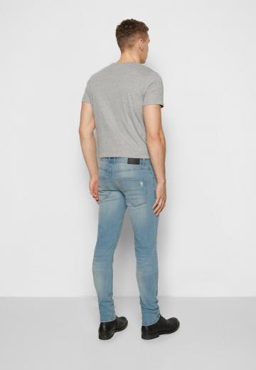 Узкие джинсы