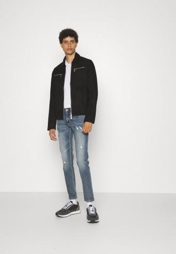 Узкие джинсы