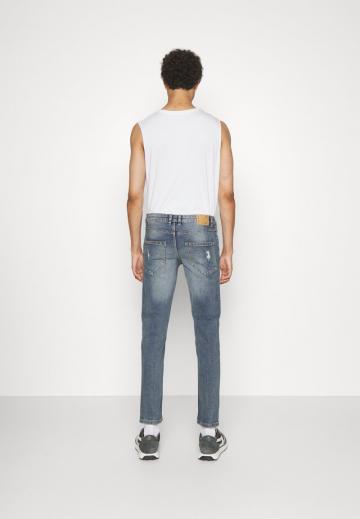 Узкие джинсы