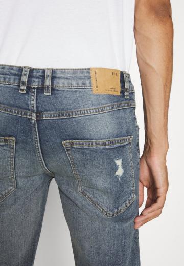 Узкие джинсы