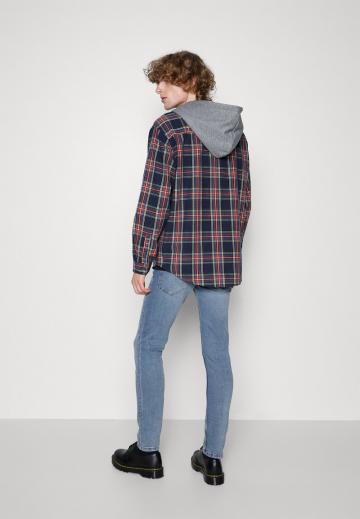 Узкие джинсы