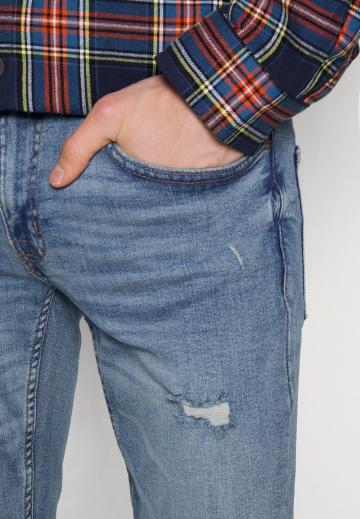 Узкие джинсы