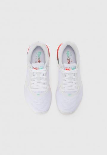 Тренировочные кроссовки