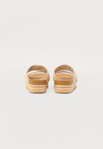 Босоножки на платформе